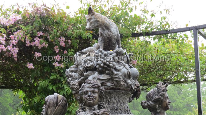 Alnwick - Statue